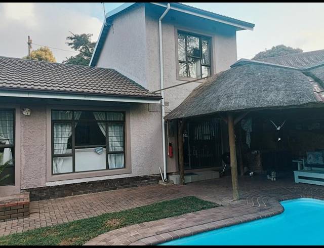 4 BEDROOM HOUSE FOR SALE IN THE WOLDS